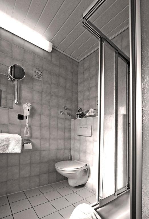 Hotel Zur Krone Ronneburg  Pokoj fotografie